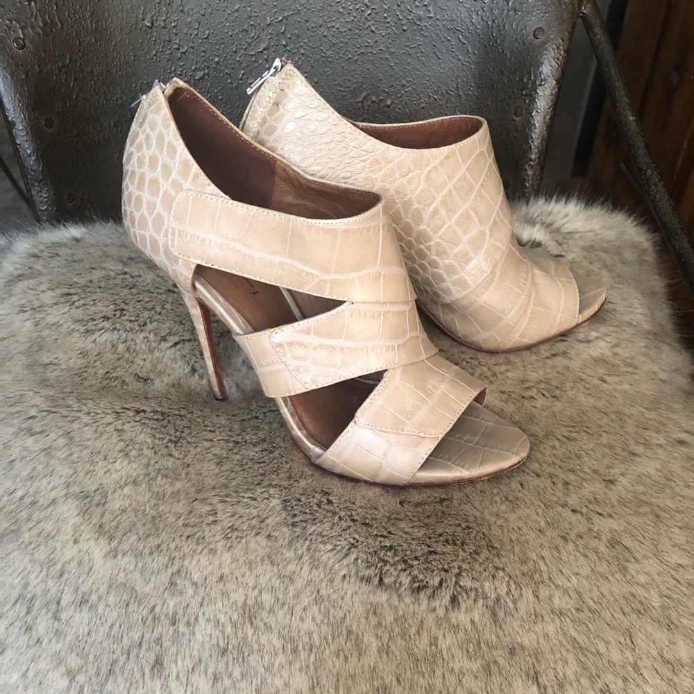 Elizabeth And James heels